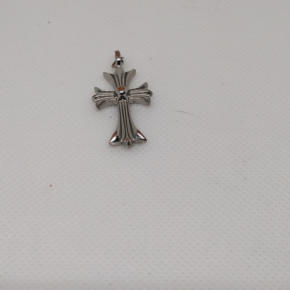 Silver Cross Pendant - Picture 1 of 2